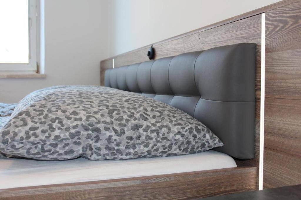Zum Breyer Bnb City Apartment Baden bei Wien Esterno foto
