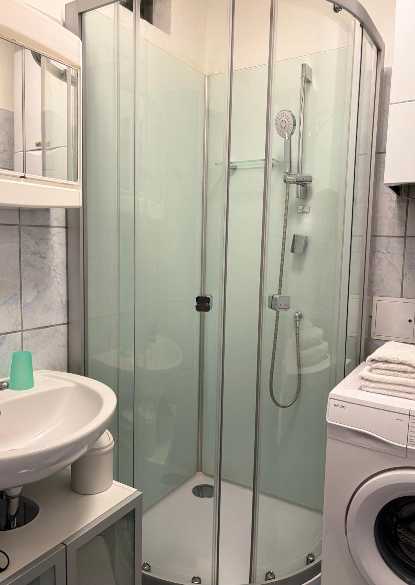 Zum Breyer Bnb City Apartment Baden bei Wien Esterno foto