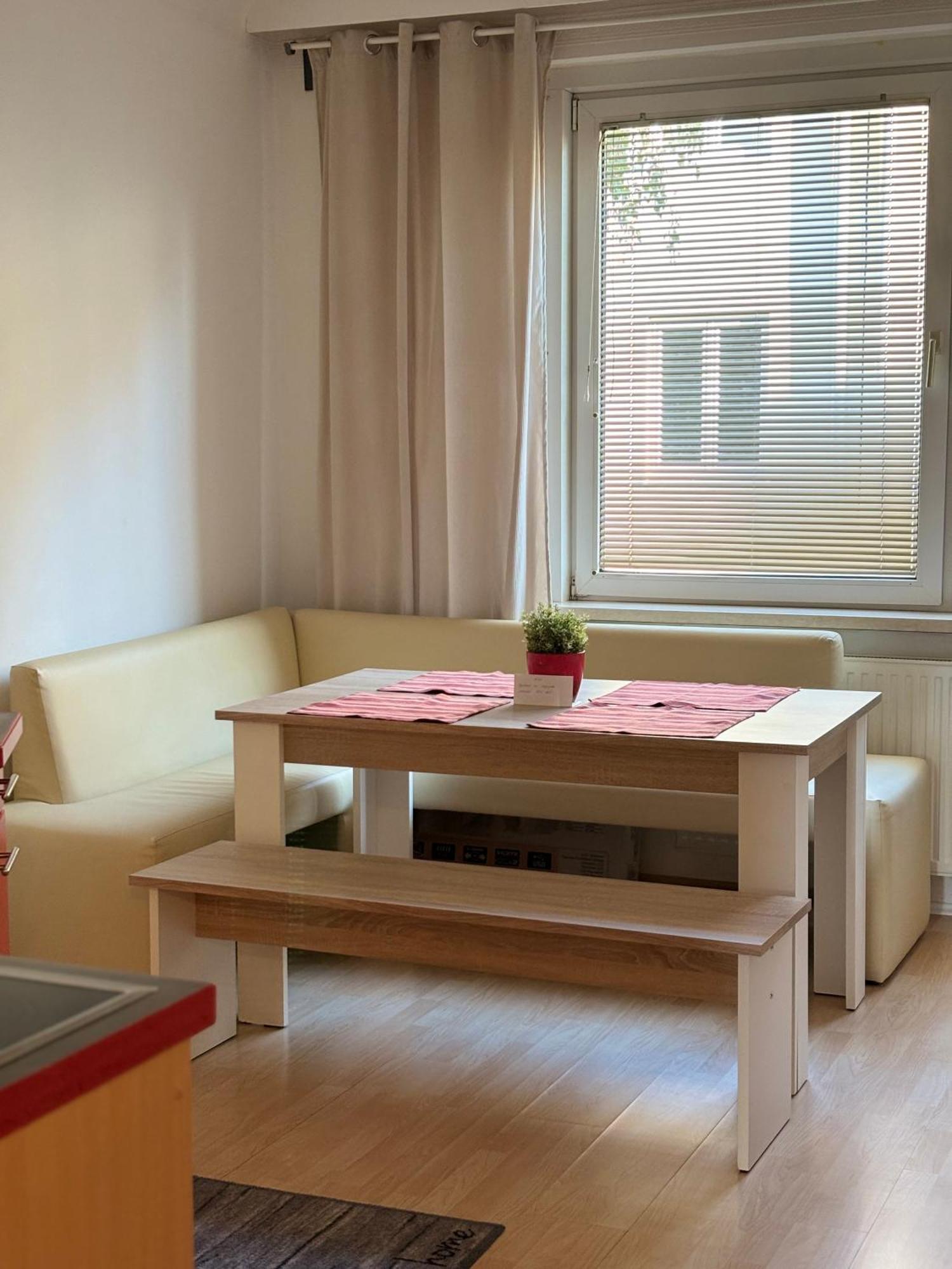 Zum Breyer Bnb City Apartment Baden bei Wien Esterno foto